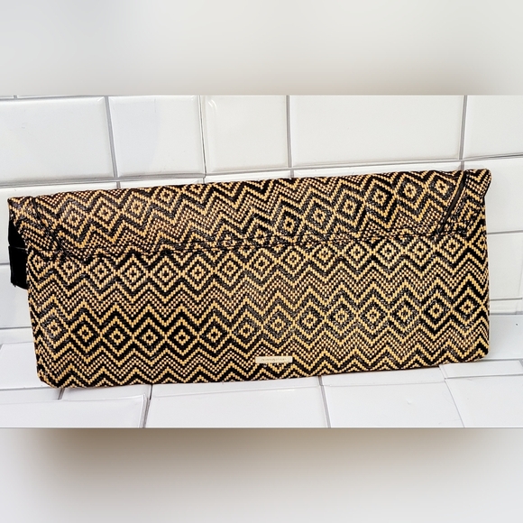 BCBGMAXAZRI Ladies Tan Black Straw Like Large Envelope Clutch Asymmetrical Flap - Picture 3 of 6